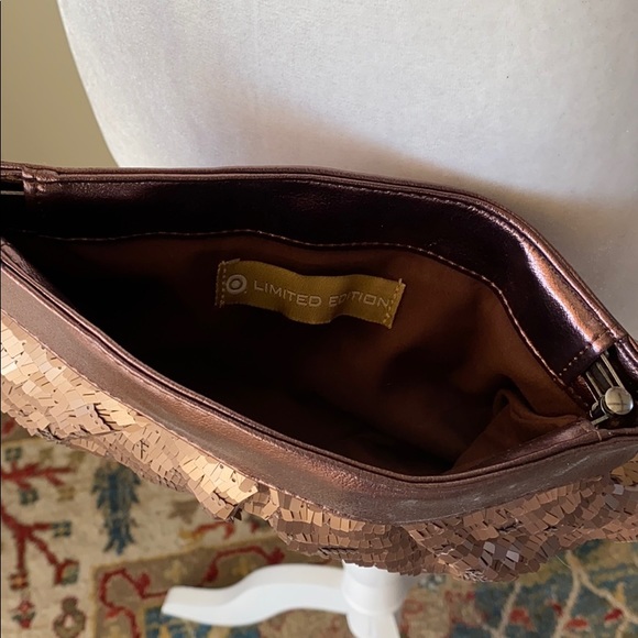 Beautiful Target Crossbody - Picture 4 of 4